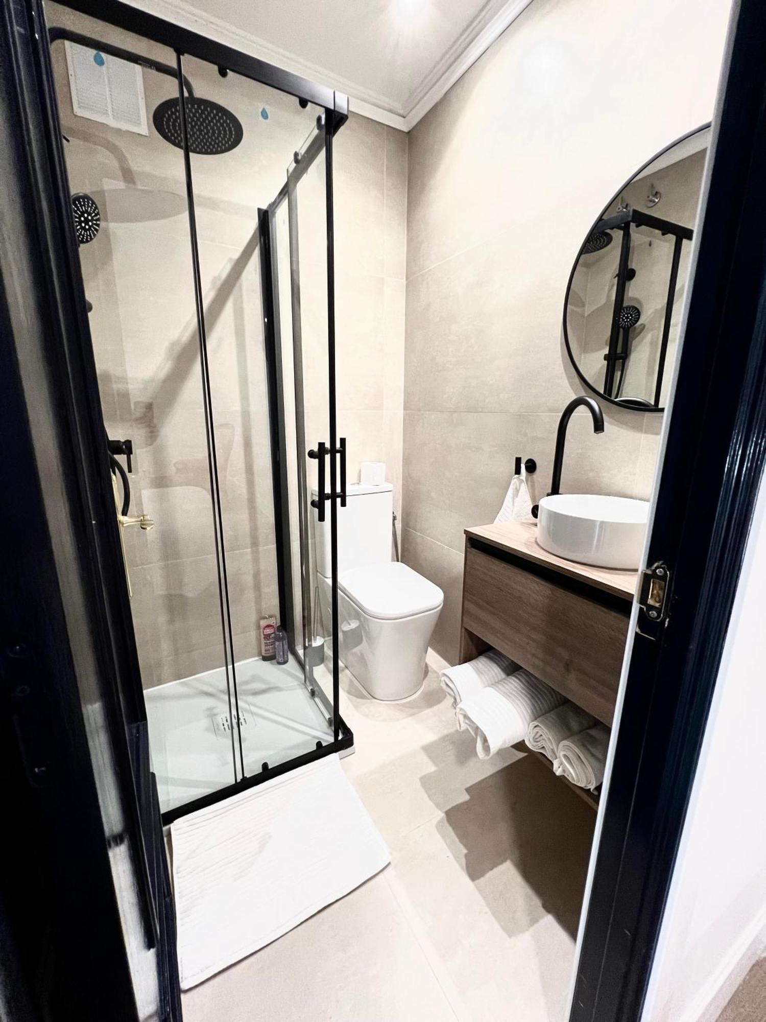 Albergue Miguel Angel Madrid Exterior photo
