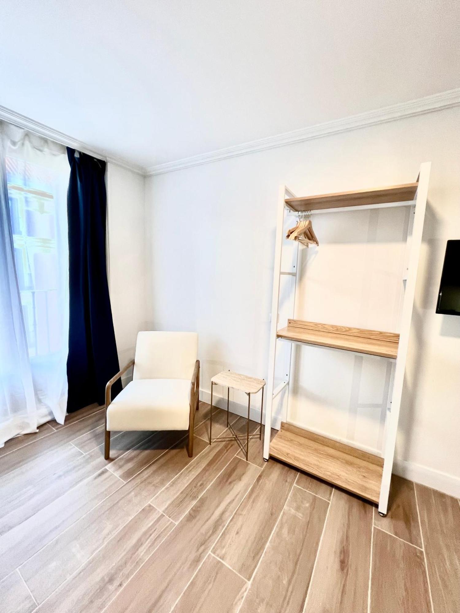 Albergue Miguel Angel Madrid Exterior photo